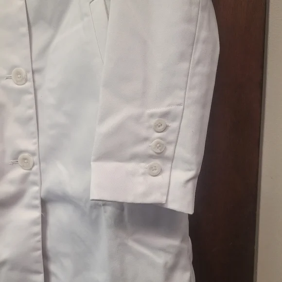 FIGS Lab Coat - Picture 4 of 15